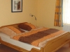 Schlafzimmer mit Doppelbett der Fewo Bennungen
