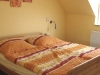 Schlafzimmer mit Doppelbett der Fewo Rothenburg