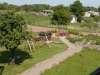 Spielplatz und Terrasse